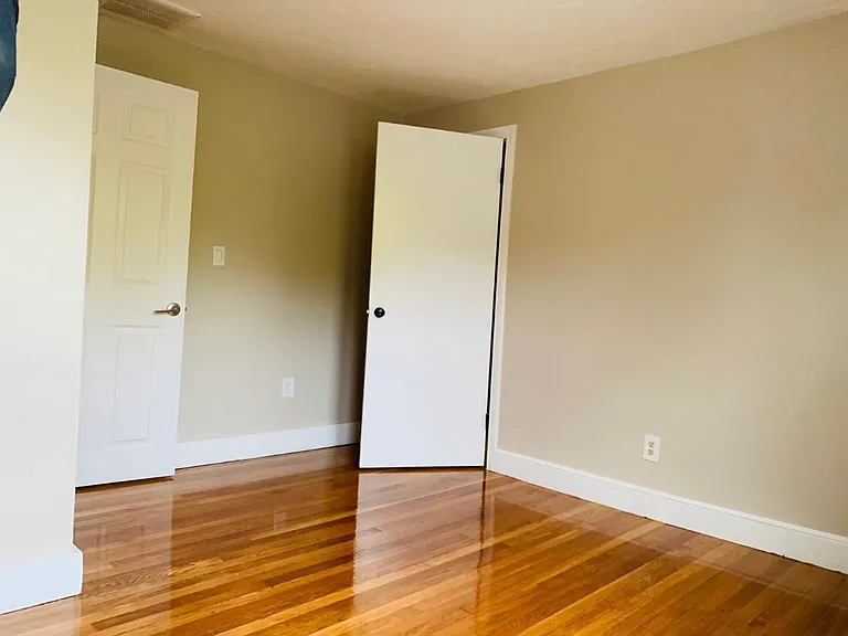 22 Wentworth St #2 — Photo 5