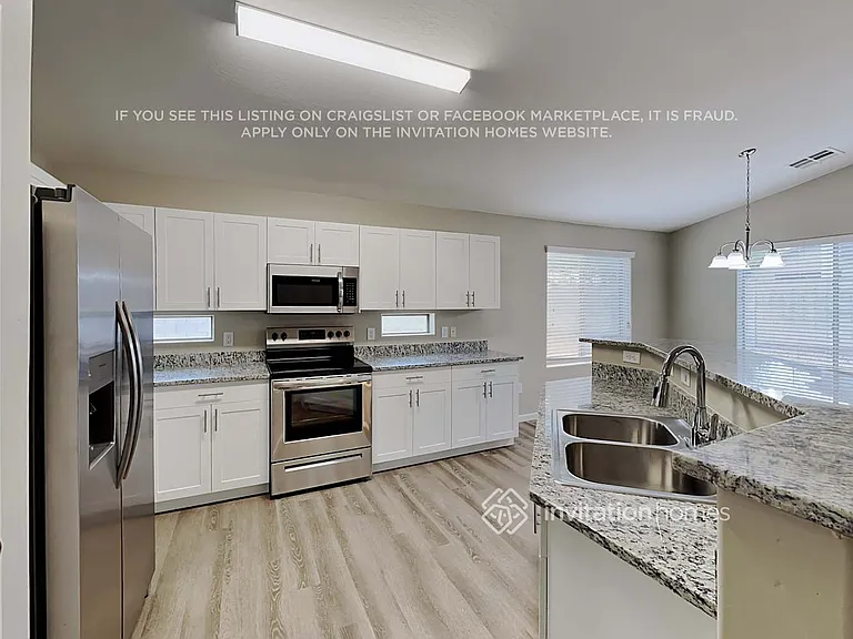 11258 W Locust Ln — Photo 6