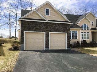 77 Fairway View Dr #104, Sutton, MA 01590