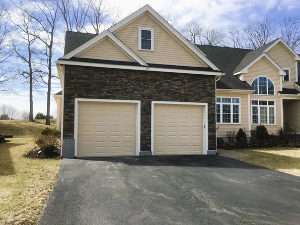 77 Fairway View Dr #104, Sutton, MA 01590