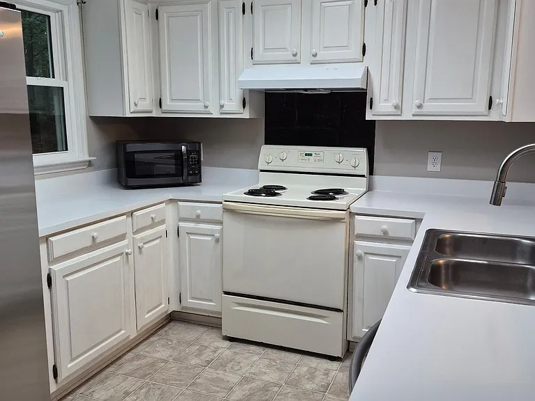 40 Hunters Path Rd — Photo 6