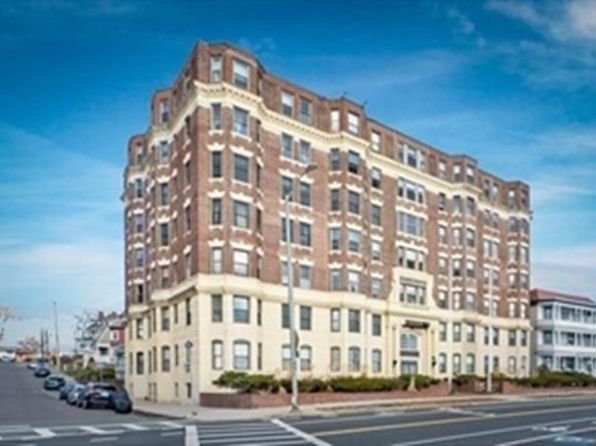 285 Lynn Shore Dr APT 208, Lynn, MA 01902