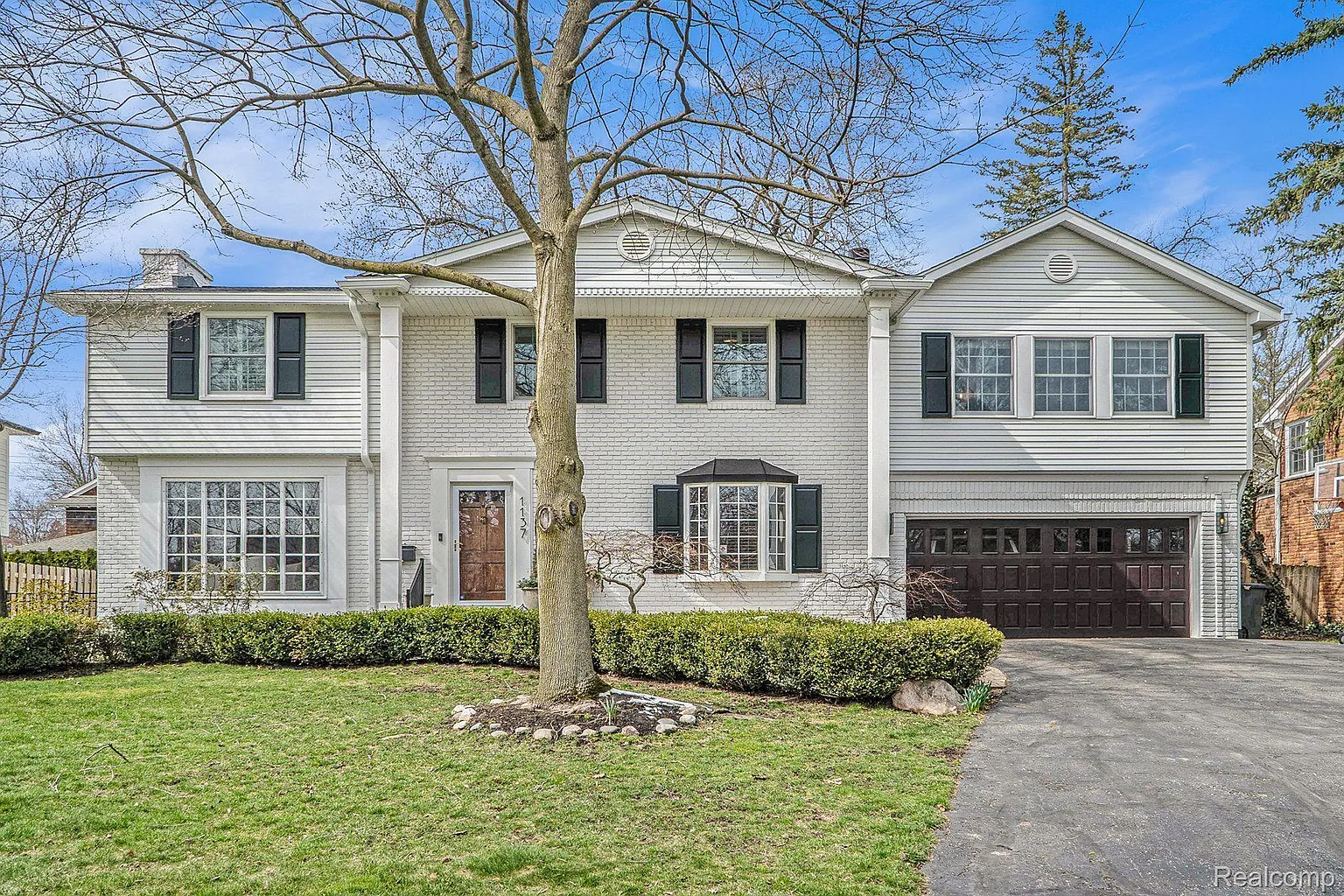 1137 Willow Ln photo 1