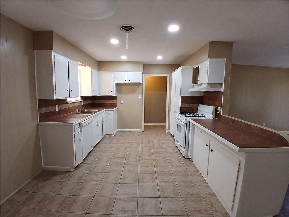 1st image of 10745 Kingwood Dr #10745
