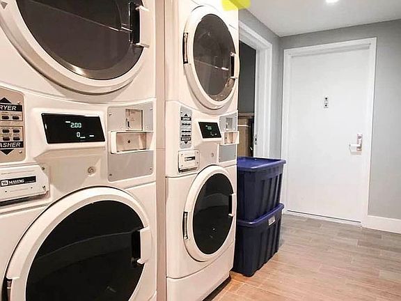 3rd image of 615 Gates Ave APT 2B