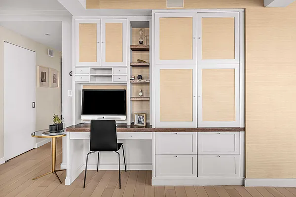 Sold by R New York | media 18