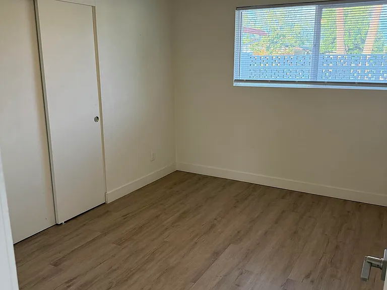 3722 S Grandview Ave — Photo 14