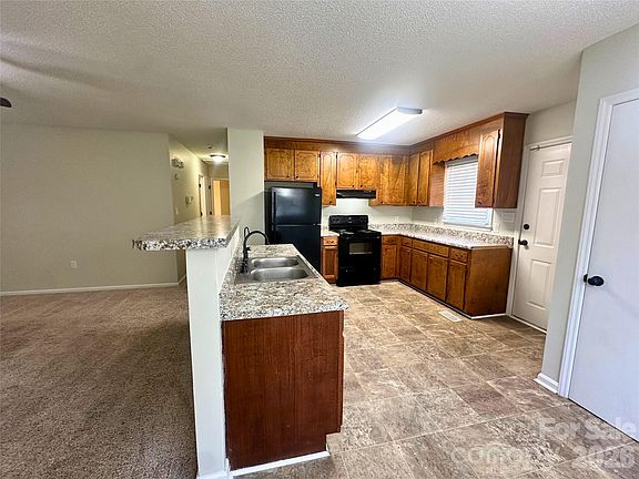 5th image of 7 Rosewood Ln