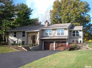 138 Seminole Dr, Galesburg, IL 61401