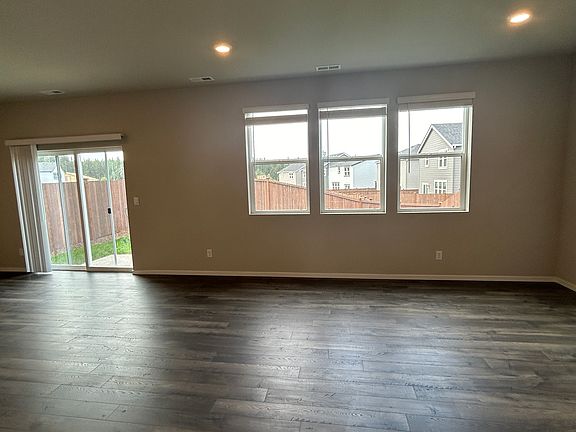 4th image of 1361 SW Pendleton Way