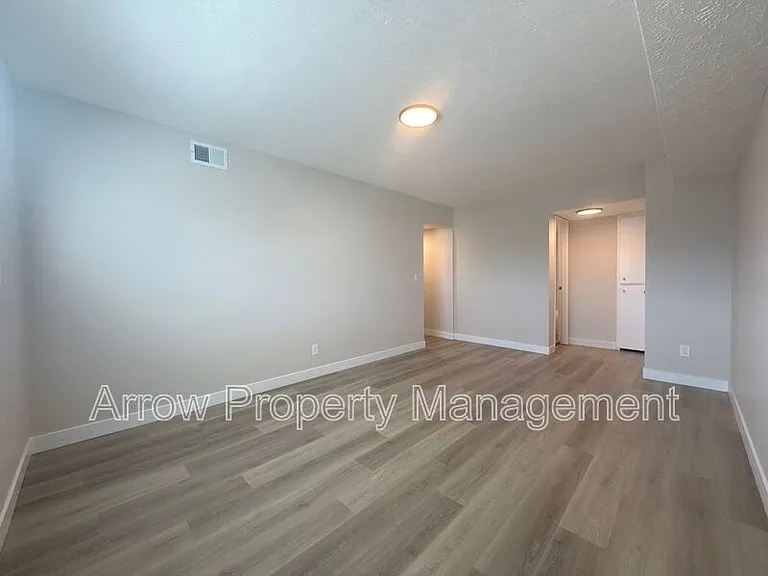 5703 S 14th St #7 — Photo 9
