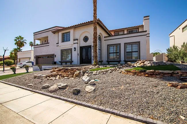 4 bed, 3816 sqft, $3,995 — Photo 4