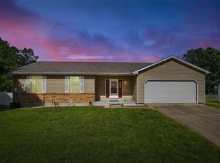 4 Horizon Dr, Saint Peters, MO 63376