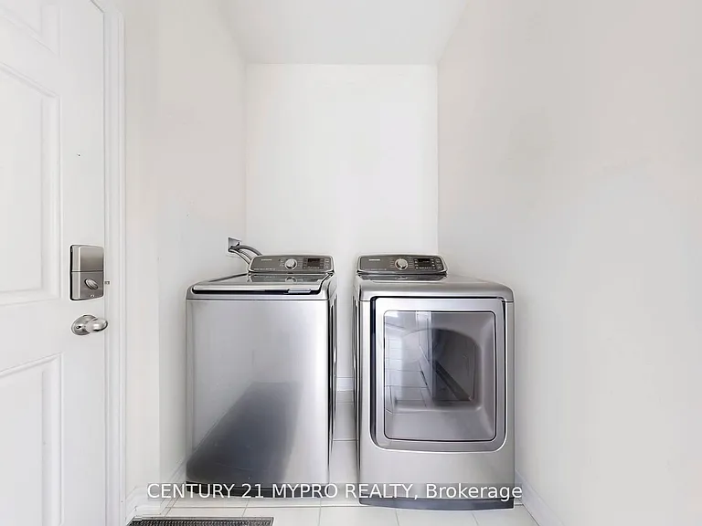 13 N Rexford Dr — Photo 12