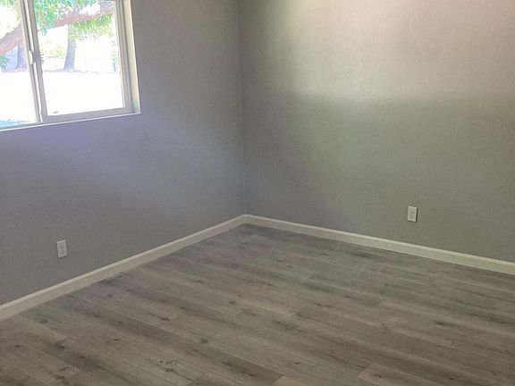 3rd image of 2715 S Mesa Ln
