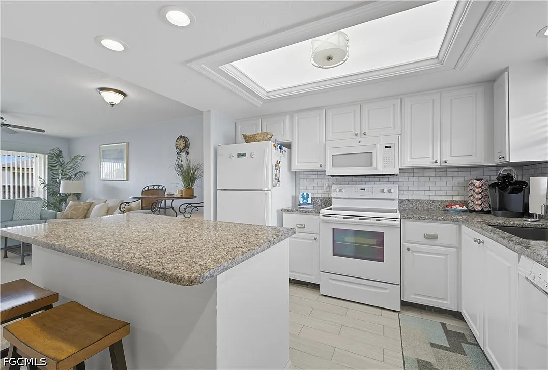 2 bed, 2.0 bath, 774 sqft, $1,600 — Photo 4