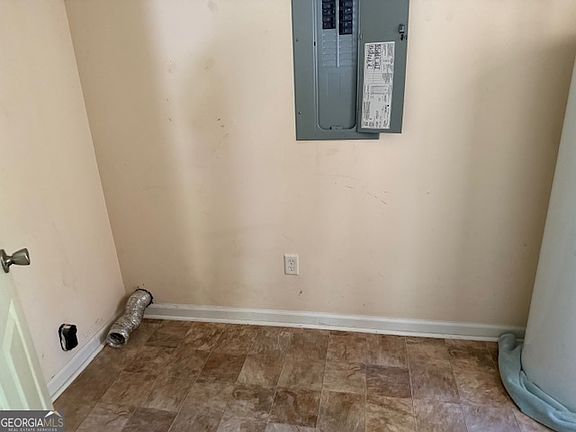 4th image of 57 Crestwood Dr