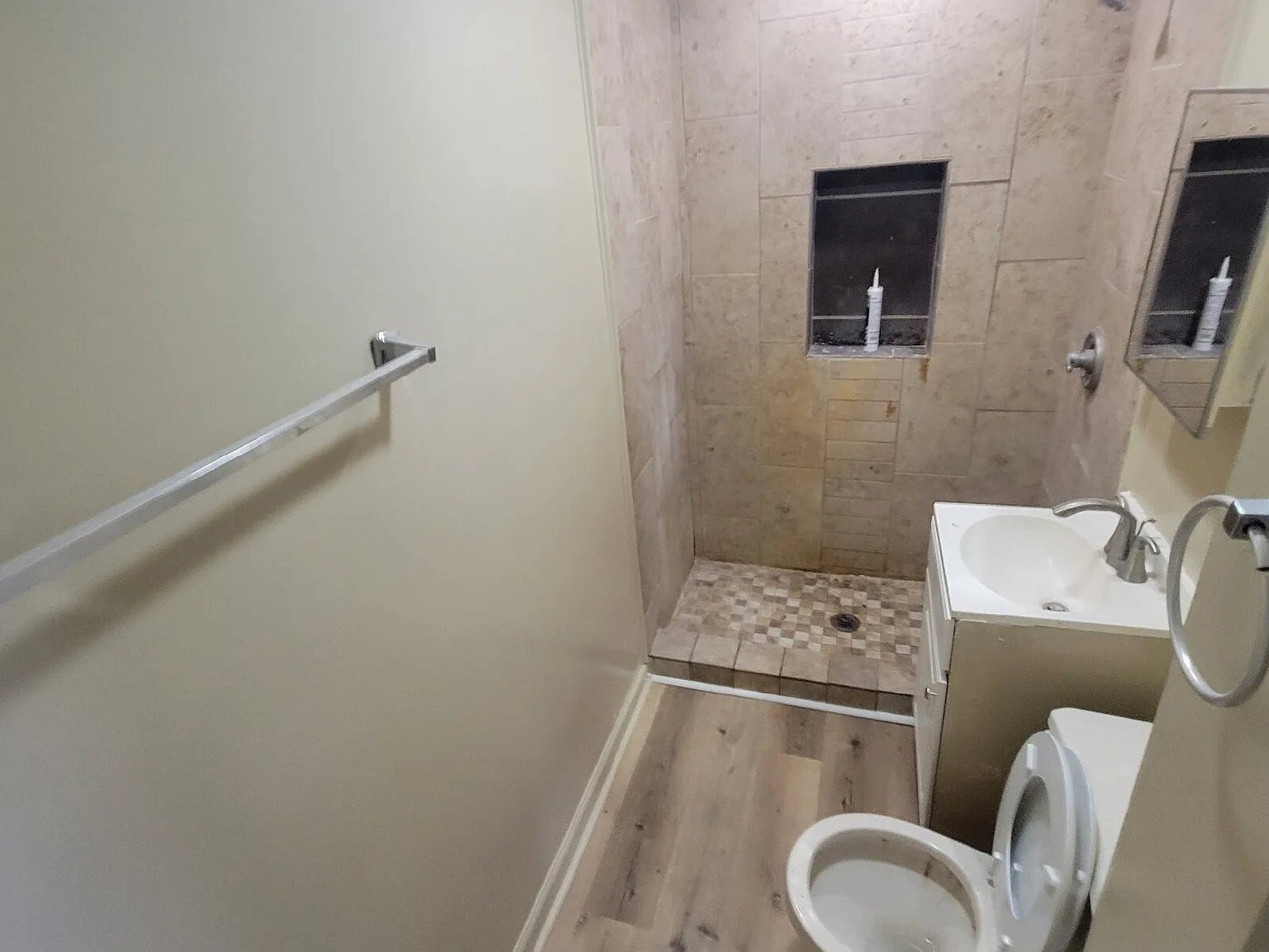 3 bed, 2.0 bath, $925 — Photo 3