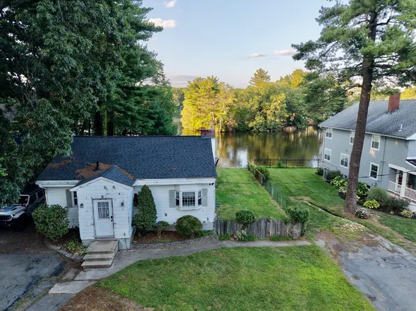 2 Colonial Rd, Lynnfield, MA 01940