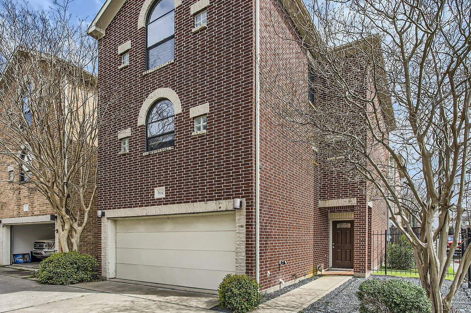 3 bed, 2.5 bath, 2176 sqft, $2,800 — Photo 2