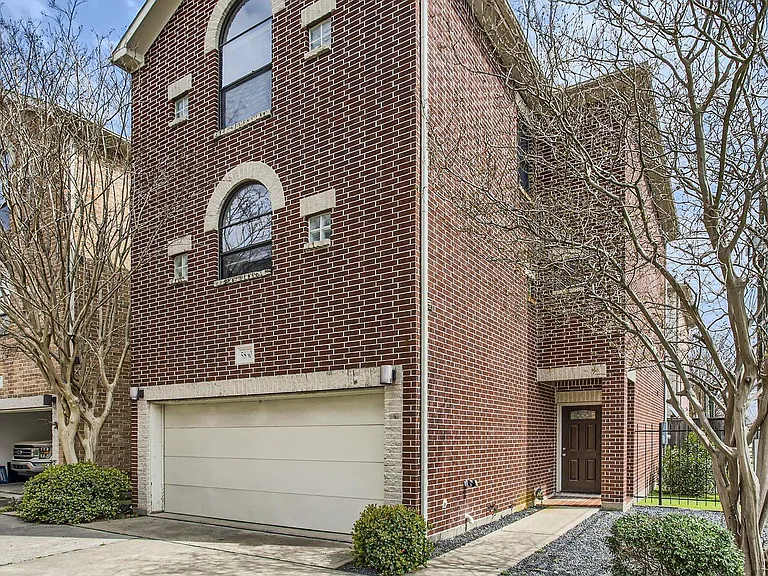5830 Larkin St — Photo 2