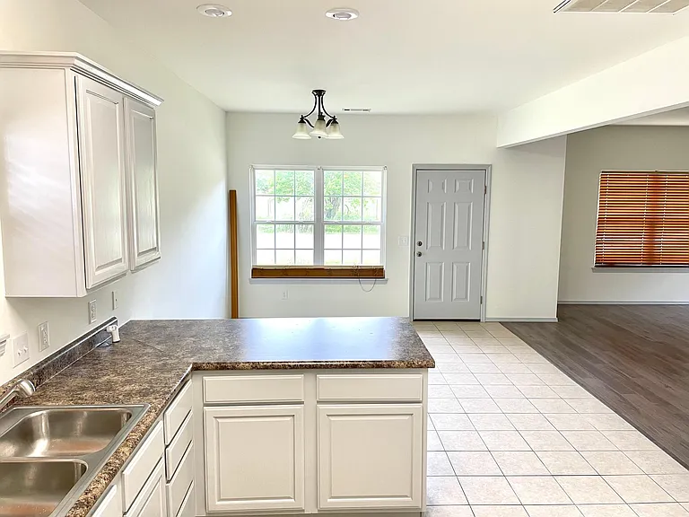 3187 W Old Farmington Rd — Photo 7