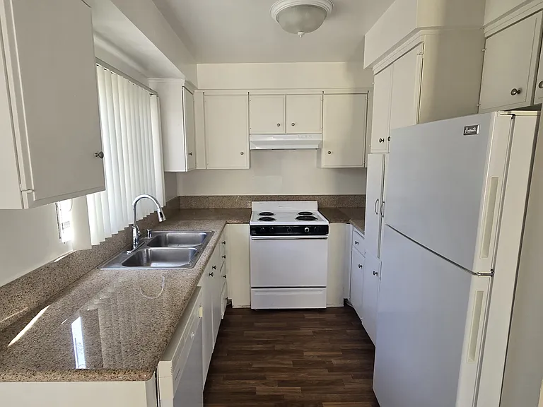 510 S Mariposa Ave #205 — Photo 8