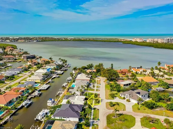 831 Old Marco LN, MARCO ISLAND, FL 34145