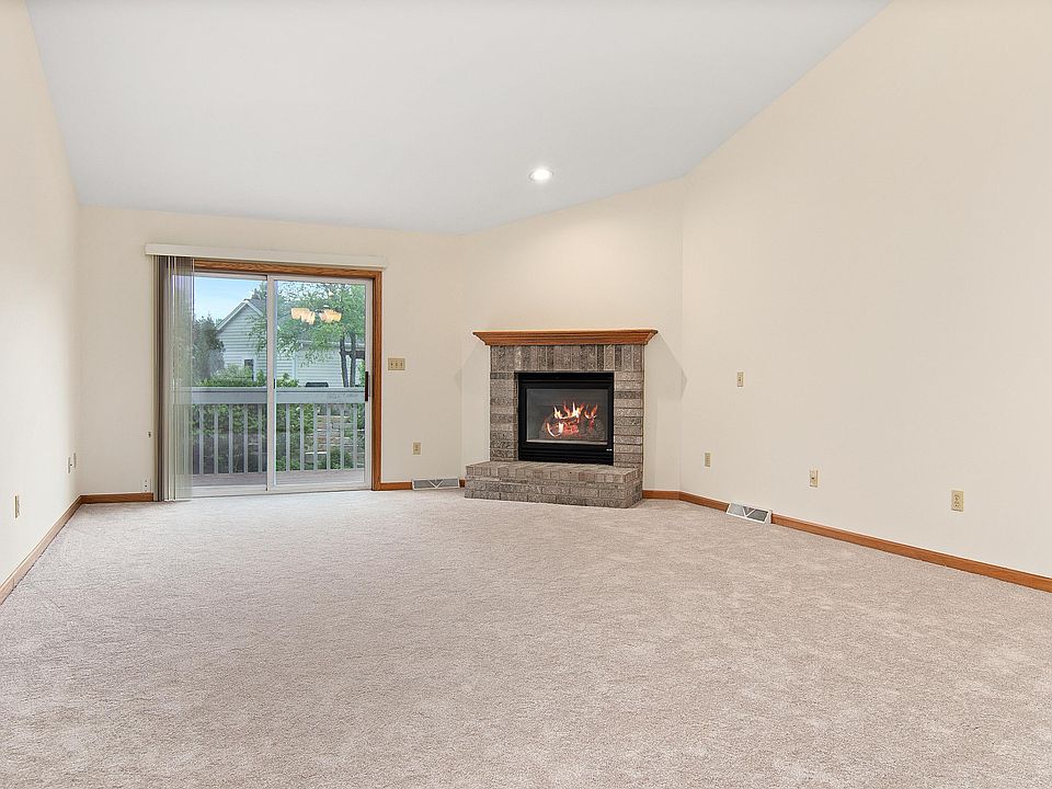 Living Room w/Gas Fireplace