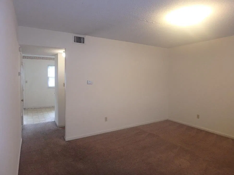 1612 Anthony St. — Photo 3