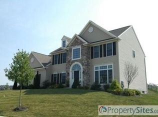 74 Sweetwater Ln, Wernersville, PA 19565