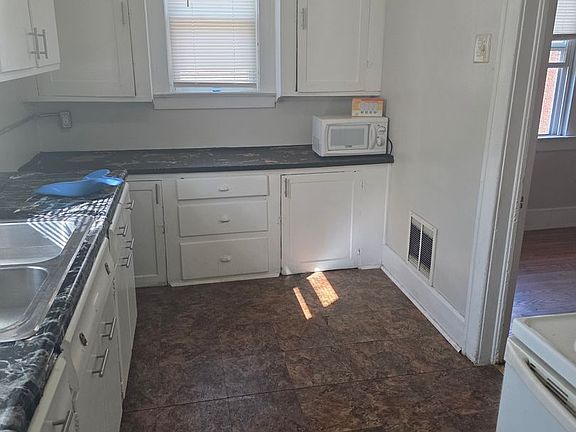 4th image of 2419 State St #A