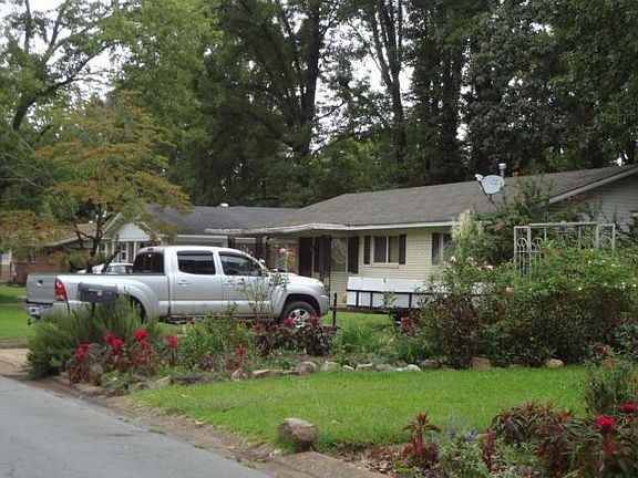 3rd image of 118 Cloverdale Blvd