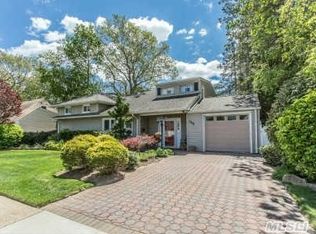 196 N Richmond Ave, Massapequa, NY 11758