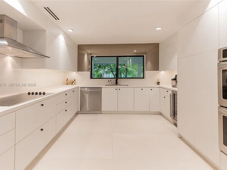 7300 SW 77th Ave — Photo 13