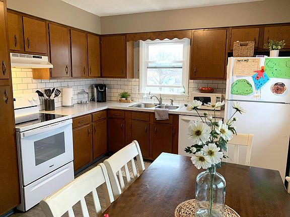 Eat in kitchen