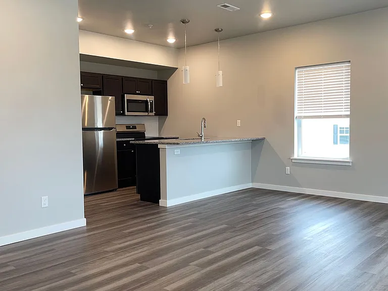 5115 N River Blvd NE — Photo 15