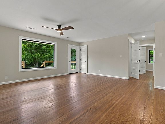 4th image of 1020 Golf Course Ln