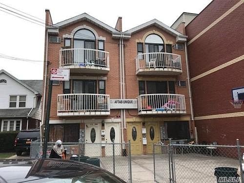 1st image of 17306 Warwick Cres