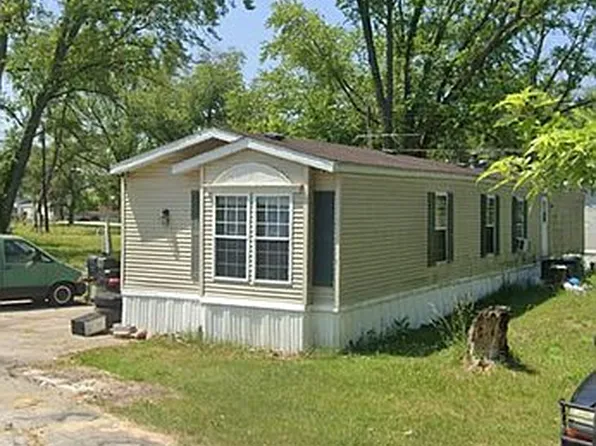 5726 Old Porter Rd, Portage, IN 46368