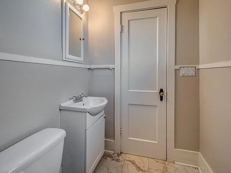 115 Goldenrod St #B — Photo 3