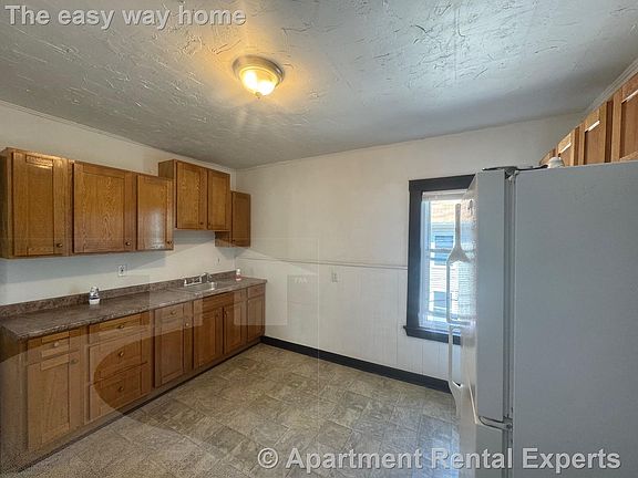 2nd image of 53 Hinckley St