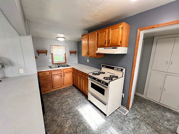 3rd image of 106 W Burger St