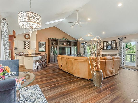 5th image of 4517 Ravenwood Dr