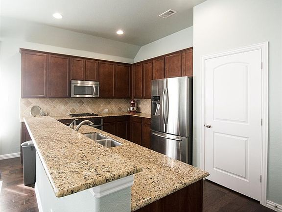 2nd image of 3305 Glen Crest Ln