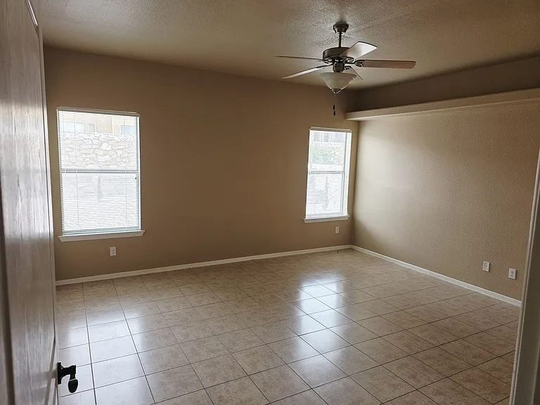 5705 Ireland Dr — Photo 8