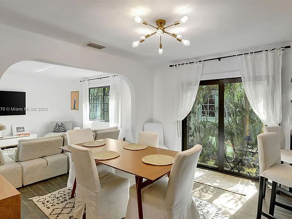 3rd image of 1910 Hernando St