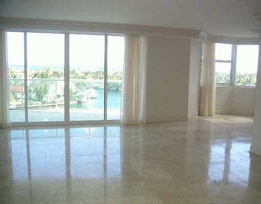 3rd image of 20201 E Country Club Dr APT 1710