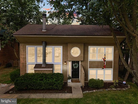 3rd image of 902 Berwick Dr
