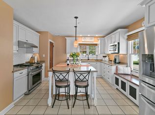 114 W Roberta Ave, Waukesha, WI 53186